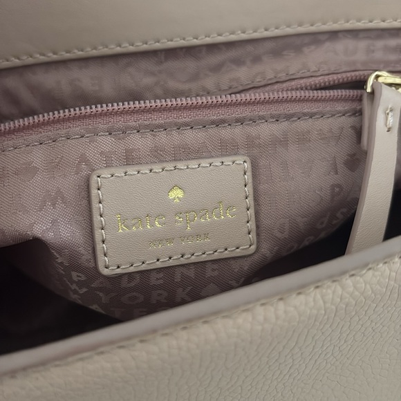 Kate Spade Serrano Place Pearl Dorina $550 MSRP. COLLECTIBLE;  w/ a dust bag - Picture 13 of 14